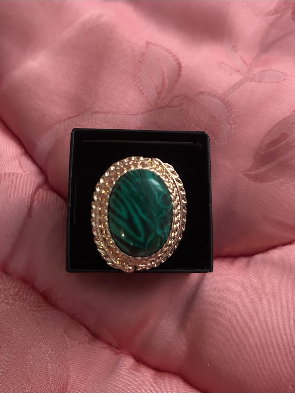 Gold-Tone vintage  Ring with Green Malachite  Oval Stone.